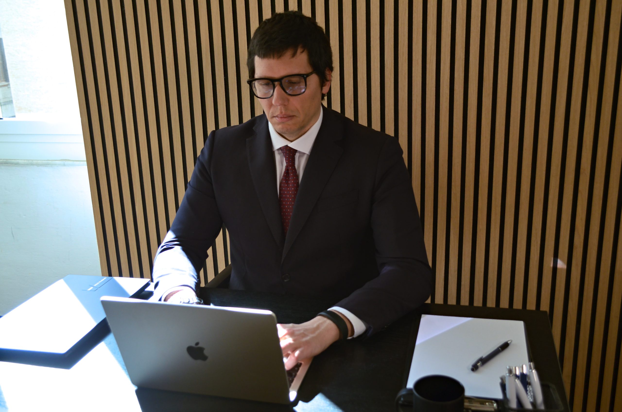 Flavio Coppo al lavoro in ufficio